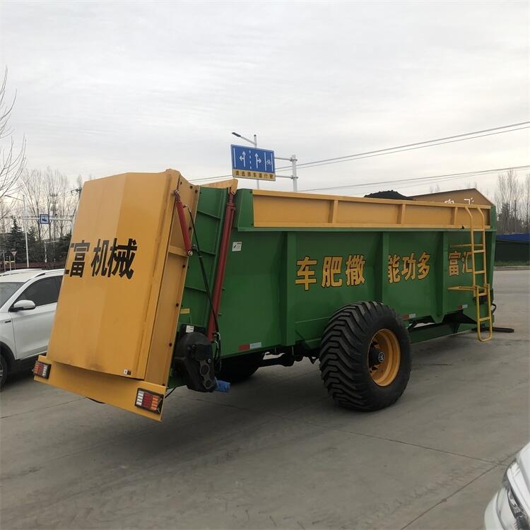 拖拉机牵引式撒粪车    农用撒肥车