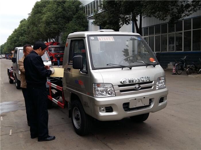 福田小鉤臂垃圾車價(jià)格_密封自卸垃圾車