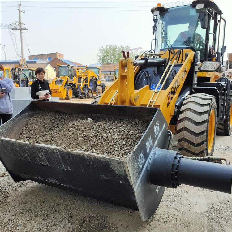 山一鏟車全自動(dòng)攪拌機(jī)廠家的聯(lián)系方式TO四川德陽(yáng)