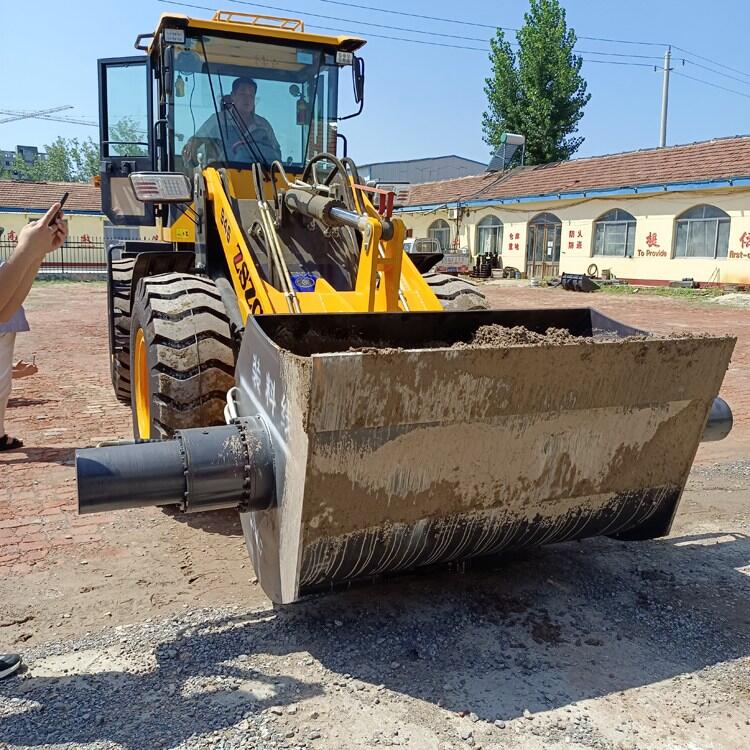 攪拌混凝土鏟車斗操作視頻 自己有鏟車改攪拌機(jī)改裝廠家