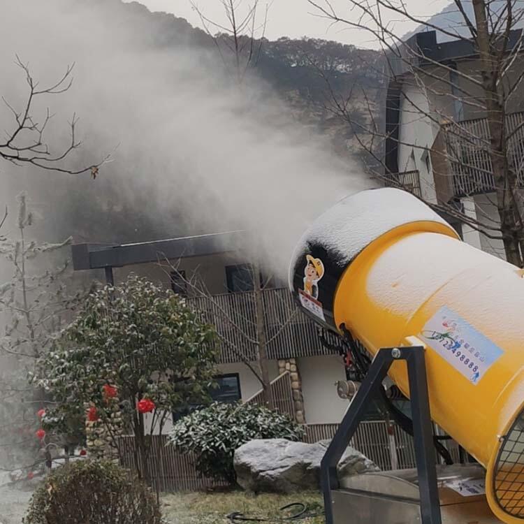 冰雪場地規(guī)劃設機 滑雪坡打造 使用國產(chǎn)大型造雪機設備