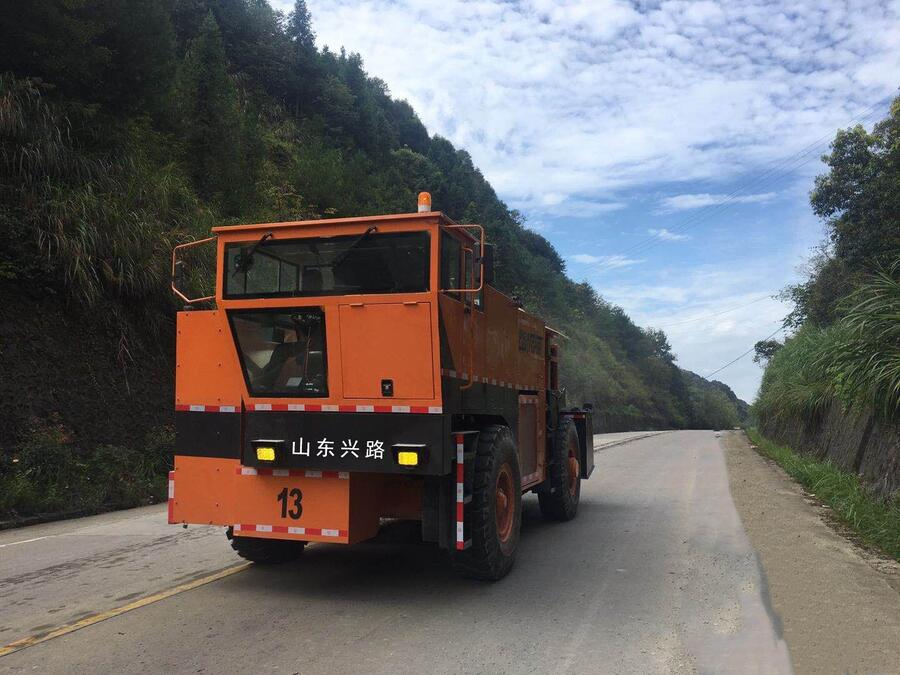 GP60型水泥混凝土路面共振破碎機__山東興路直供