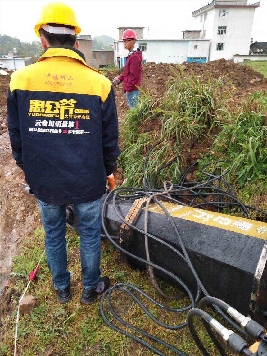 河北阜平板材開縫裂石棒批發(fā)基地大甩賣