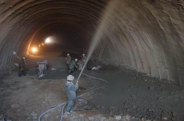 隴南工業(yè)混凝土速凝劑生產廠家直銷隧道噴漿速凝劑