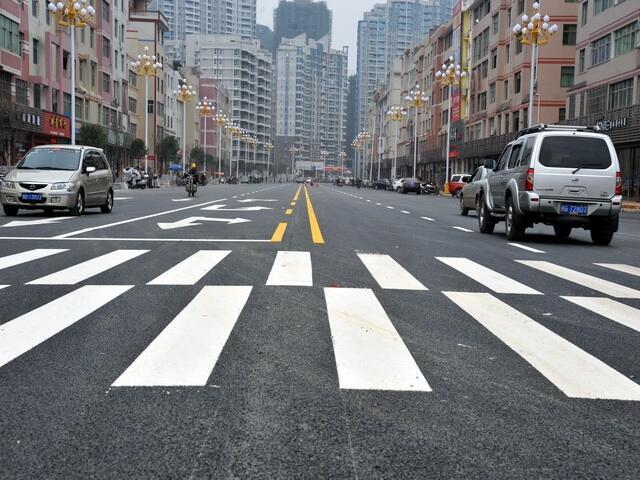 陽東停車場車位標線施工 陽西交通標線劃線 茂名道路熱熔標線工程承包