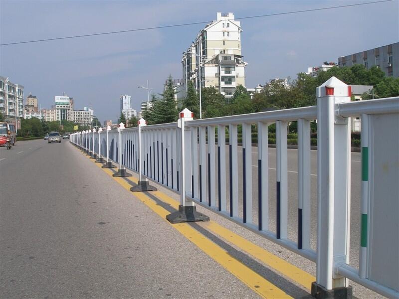 陽(yáng)江道路市政護(hù)欄廠家 防撞護(hù)欄批發(fā)安裝