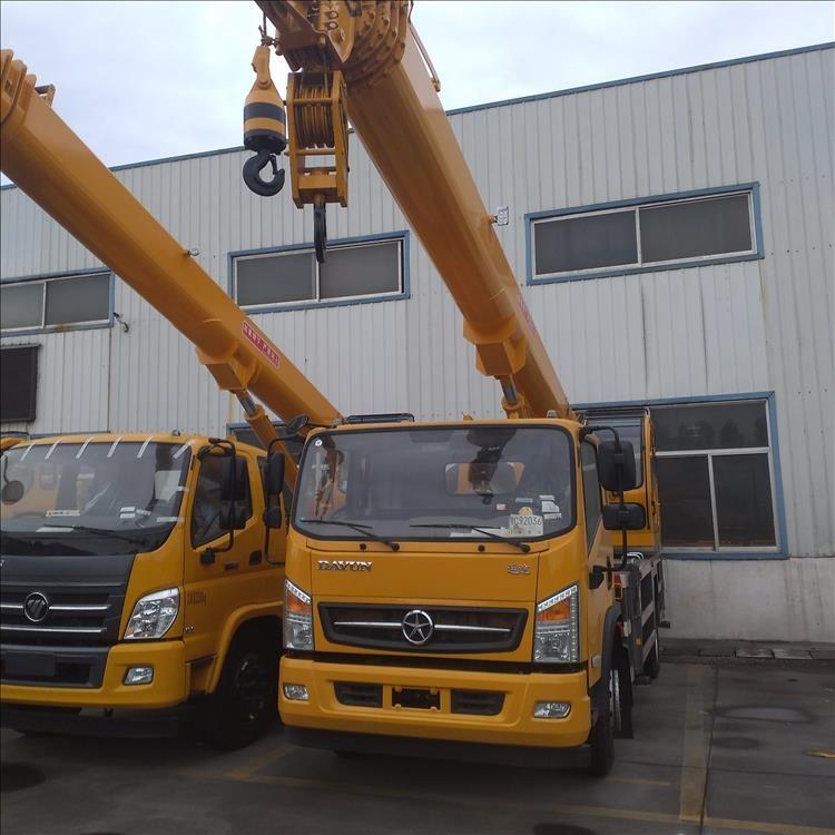 濟寧騏驥小型農(nóng)用吊車 隨車起重機 四不像隨車吊 