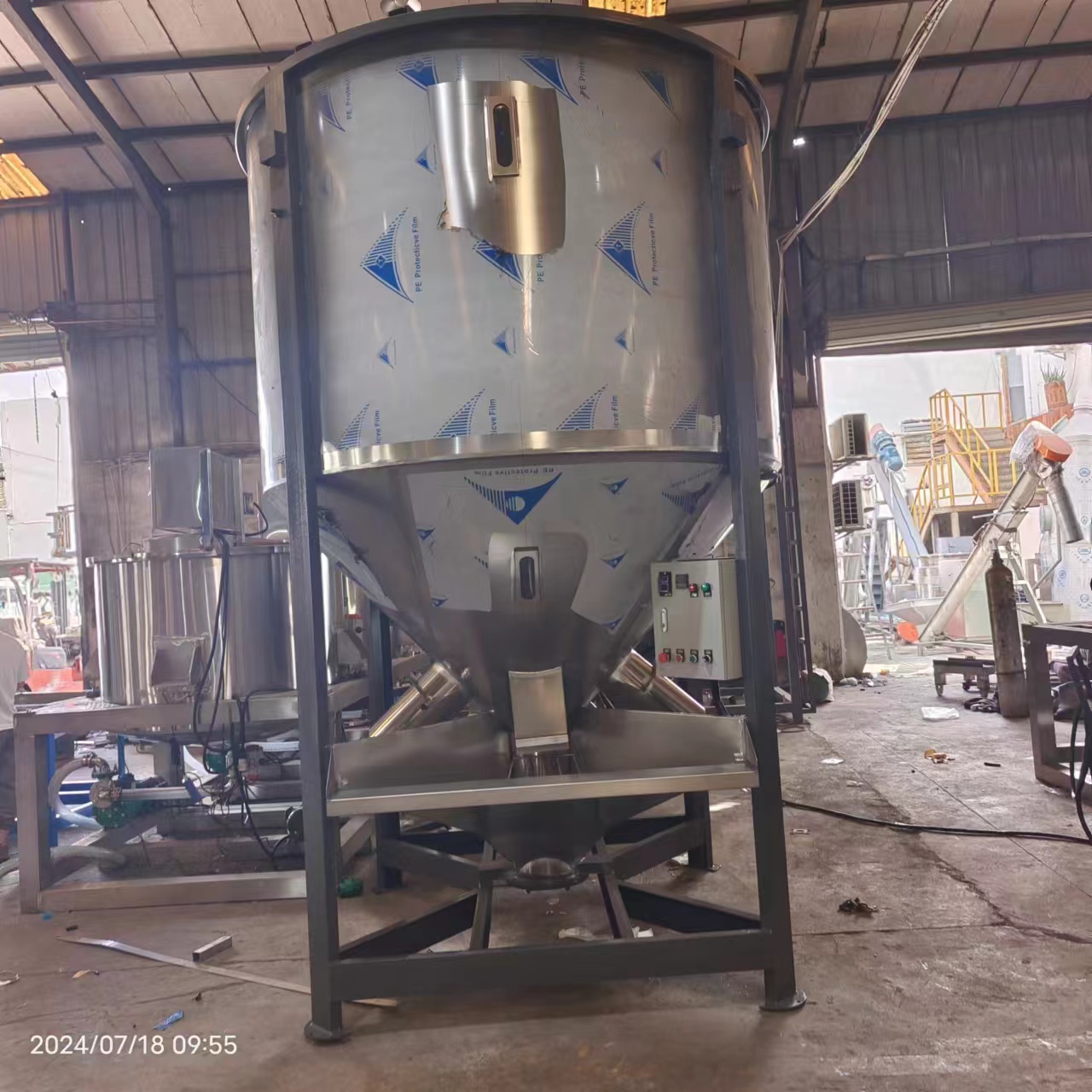 供應(yīng)塑料顆?；炝蠙C(jī) 不銹鋼混料機(jī) 立式塑料攪拌機(jī)