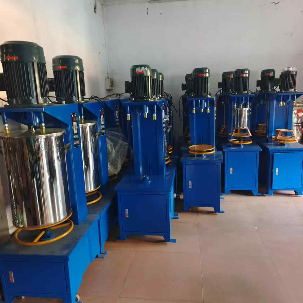 供應(yīng)10kg色粉打粉機(jī) 不銹鋼分散機(jī) 顏料攪拌機(jī)
