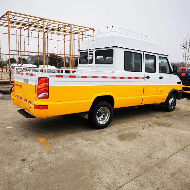 依維柯9座電力搶險(xiǎn)車藍(lán)牌工程車NJ5046XGCZ5A-2