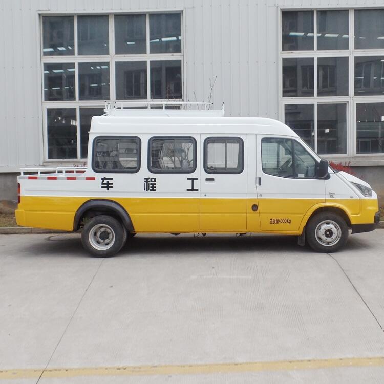 帶斗工程車