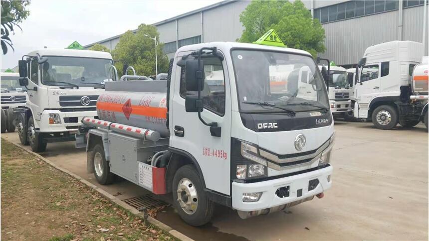 藍(lán)牌2噸油罐車
 C證可開油罐車 C照可開油罐車