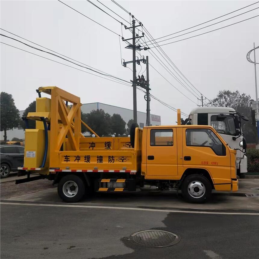 程力防撞緩沖車 雙排座緩沖車