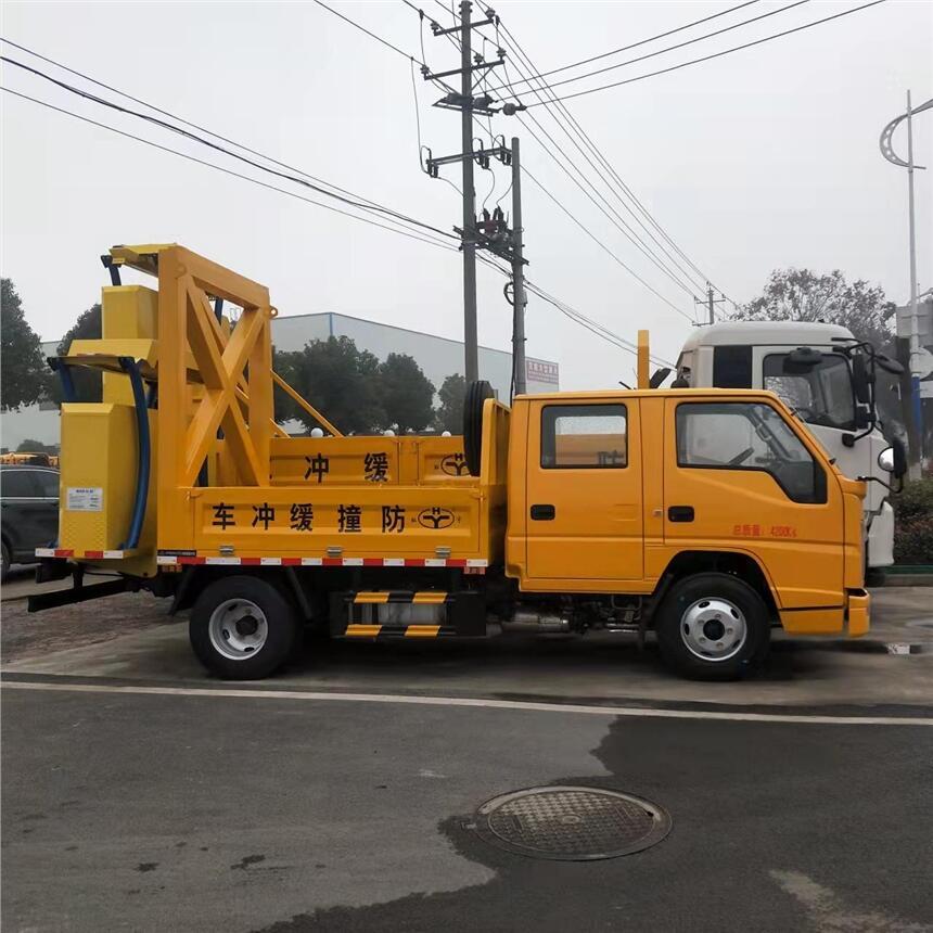 采購防撞緩沖車 道路施工