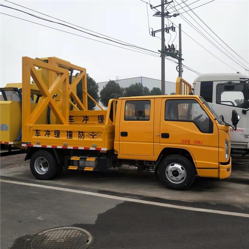 程力防撞緩沖車 雙排座緩沖車