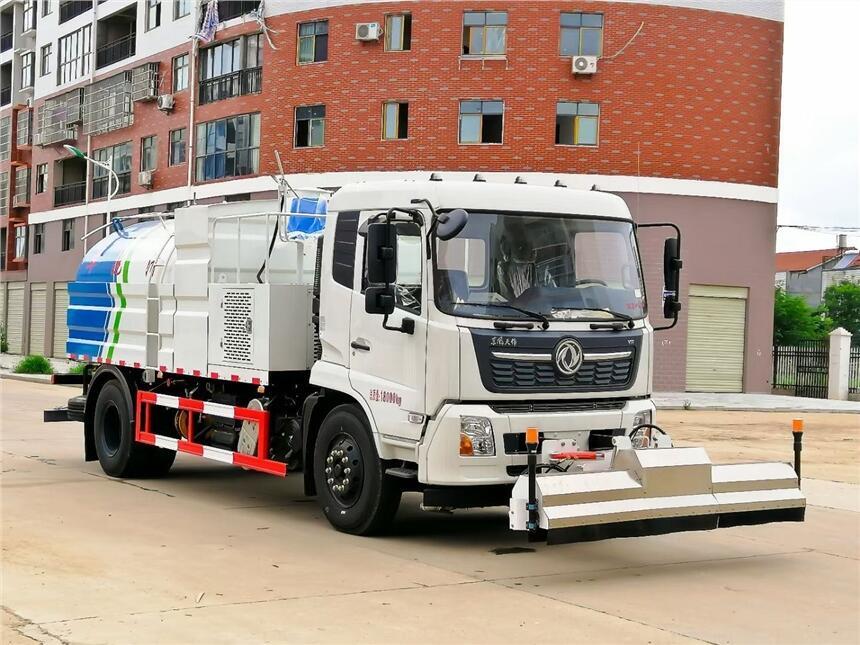 東風(fēng)道路護(hù)欄清洗車 城市護(hù)欄清洗車視頻 廠家直銷