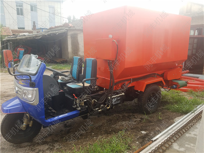 撒料車 柴油3立方飼料喂料車