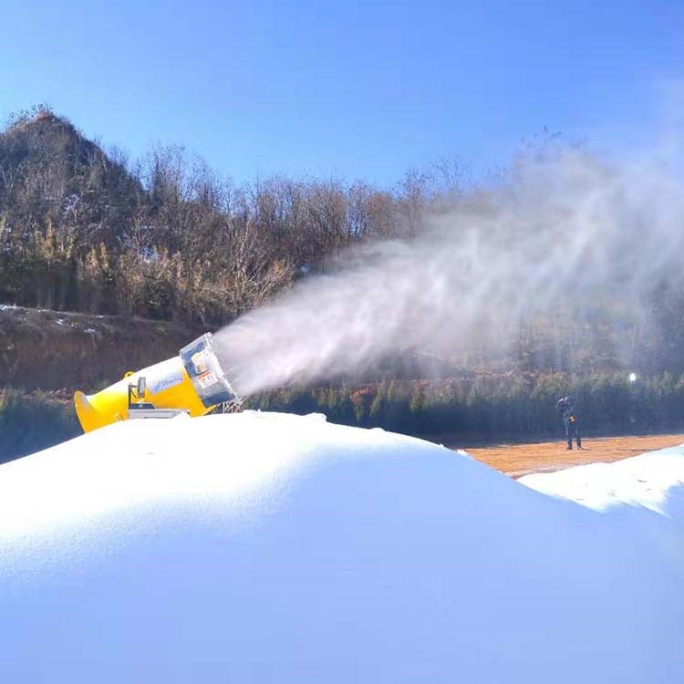 滑雪场项目多功能人工造雪机制雪条件 人工造雪机性能参数 堆雪人的乐趣