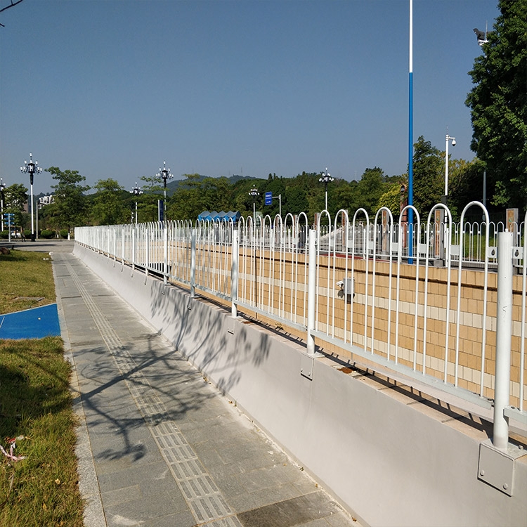 广州京式港式道路护栏 机动道路护栏 人行道护栏厂家						