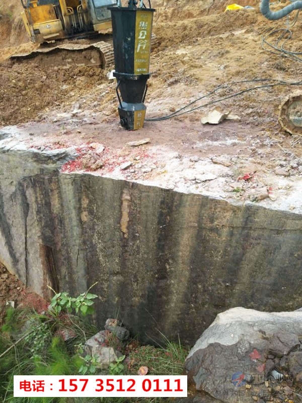 河北青县边坡岩石拆除静态破石头机器-破硬石头