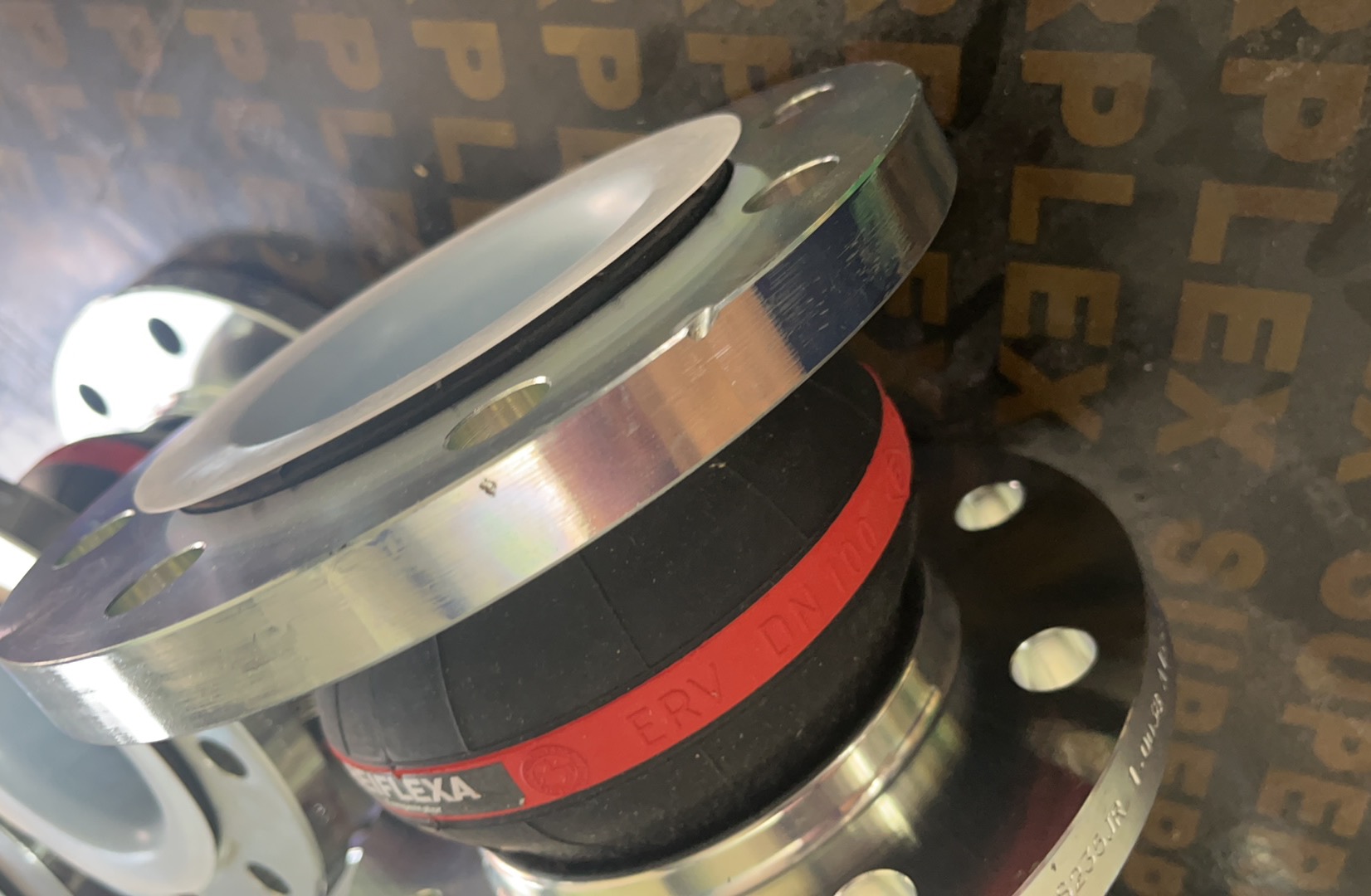 elaflex通水型膨脹節(jié)ERV-R 100.16用于化工生產(chǎn)管道