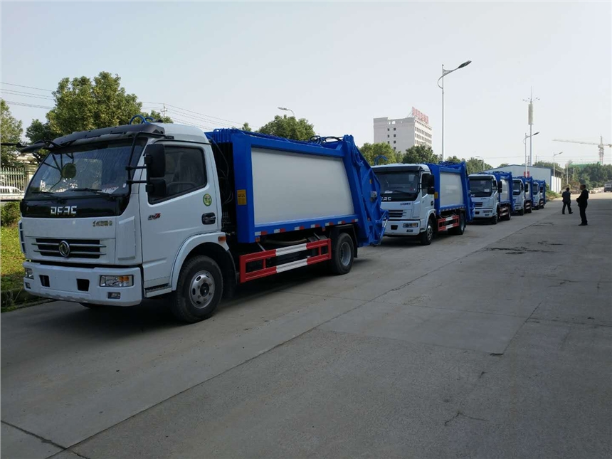 東風小型垃圾車廠家_垃圾壓縮車3噸價格垃圾車