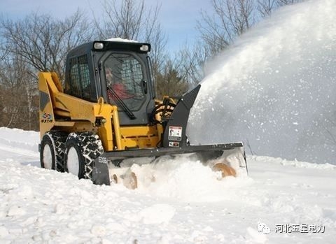 駕駛型除雪車_物業(yè)除雪專用三合一除雪機(jī)——齒輪傳動(dòng)動(dòng)力大除雪機(jī)報(bào)價(jià)