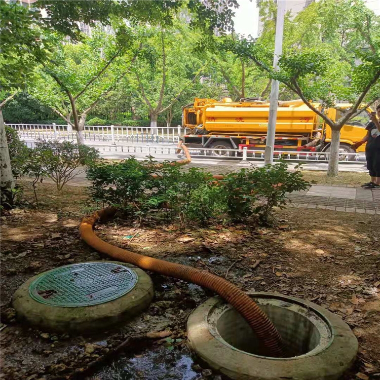 宜興芳橋鎮(zhèn)清理隔油池 化糞池專業(yè)清理無(wú)錫貴昌隆環(huán)保 值得信任