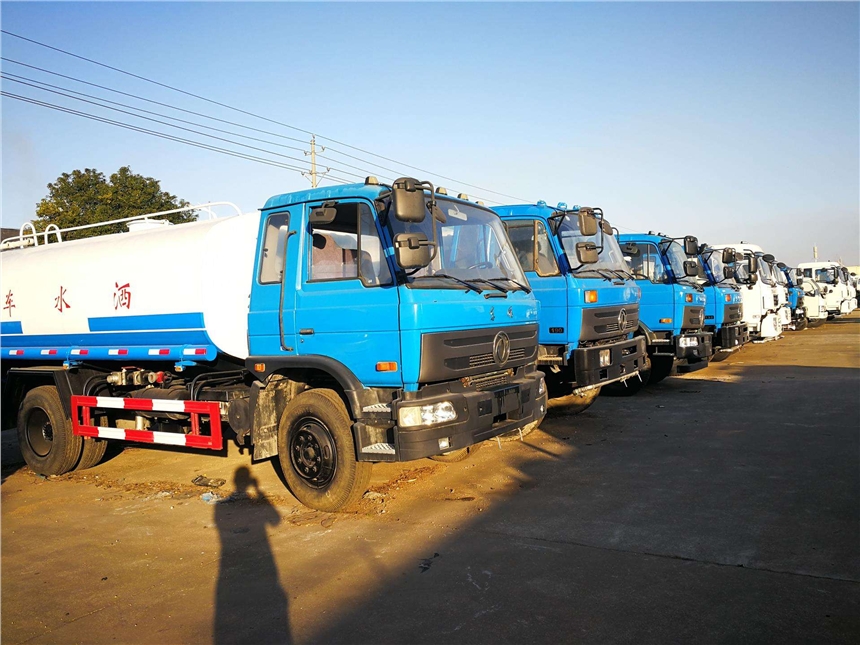 二手多功能綠化國(guó)四灑水車生產(chǎn)現(xiàn)車