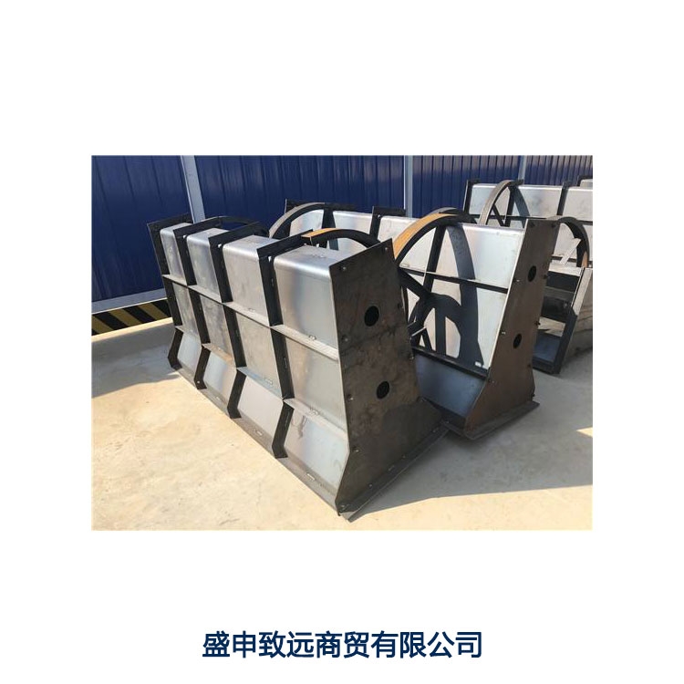 隔離墩模具交通隔離帶模具生產(chǎn)廠家防撞隔離墩鋼模具規(guī)格