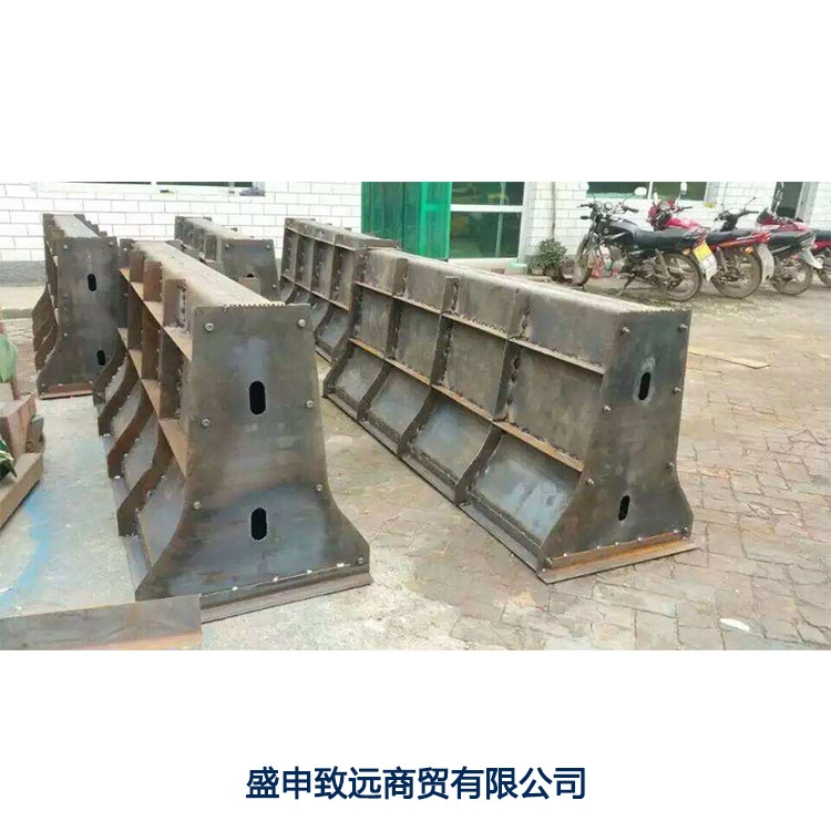 公路隔離墩鋼模具隔離帶隔離墩模具交通隔離帶模具價(jià)格