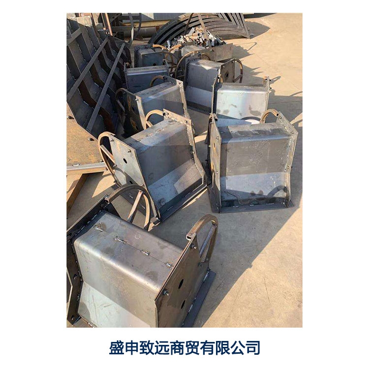 水泥隔离墩钢模具交通隔离带模具生产厂家栏杆隔离带模具