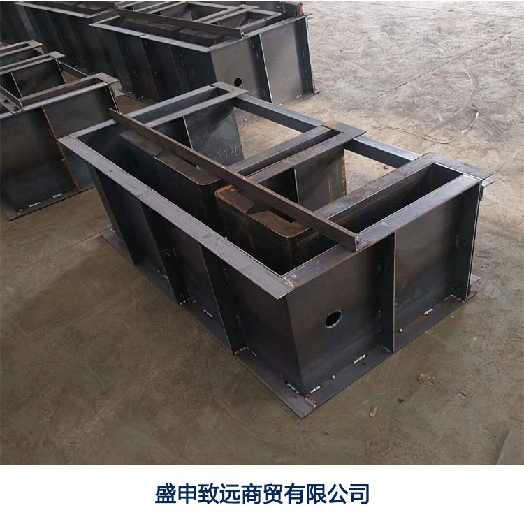 高速公路隔離墩鋼模具交通隔離帶模具制作欄桿隔離帶模具