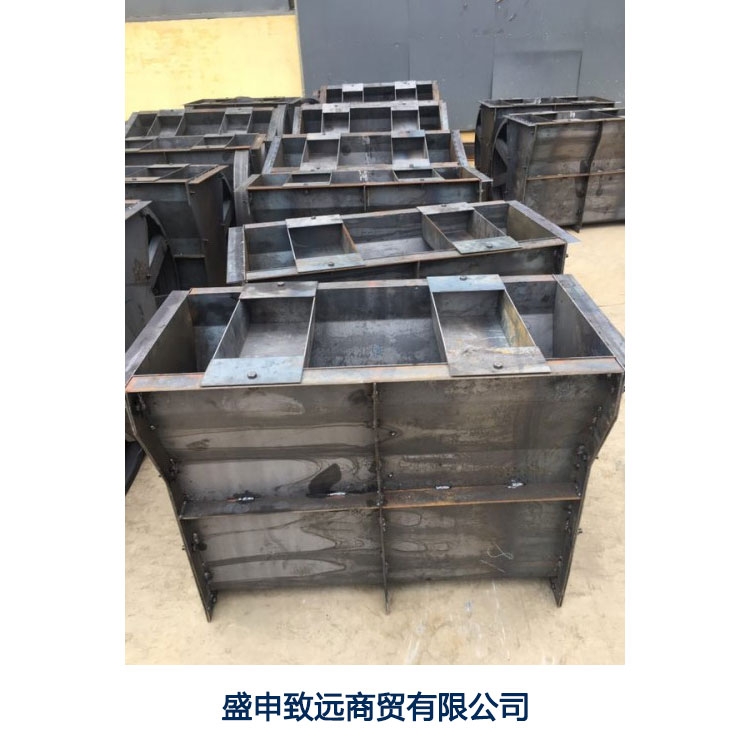 隔离墩钢模具生产厂家公路水泥隔离墩钢模具栏杆隔离带模具厂