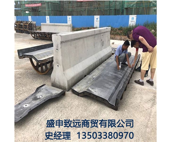 高速公路隔离墩钢模具水泥隔离墩模具价格马路隔离墩钢模具