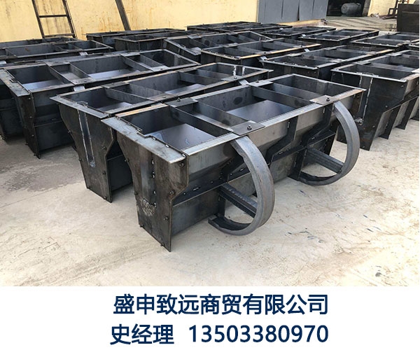 隔離墩鋼模具尺寸水泥隔離墩模具價(jià)格交通隔離帶模具價(jià)格