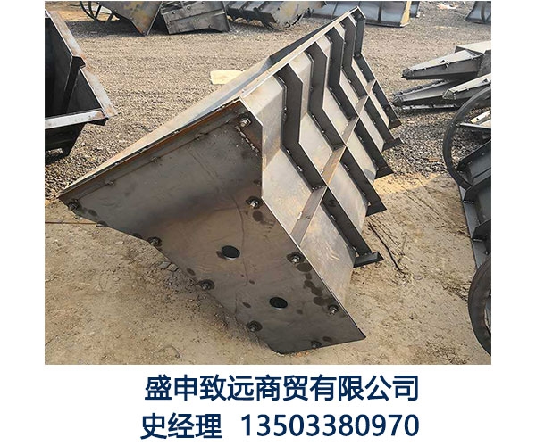 隔离墩钢模具生产厂家高速公路隔离带模具交通隔离带模具加工