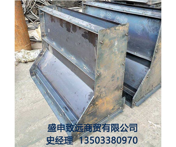 隔離墩鋼模具廠移動(dòng)式隔離帶模具廠防撞隔離墩鋼模具規(guī)格