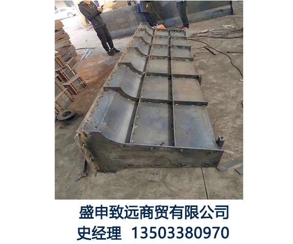 高速公路隔離墩鋼模具水泥隔離墩模具價(jià)格馬路隔離墩鋼模具