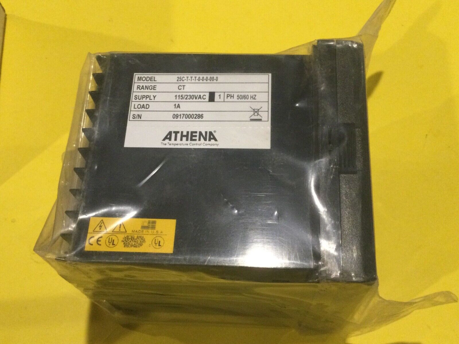 全新 ATHENA 25C-T-T-T-0-0-00-0 温度控制器