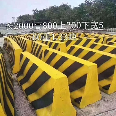 高速公路隔離墩模具 現(xiàn)貨出售