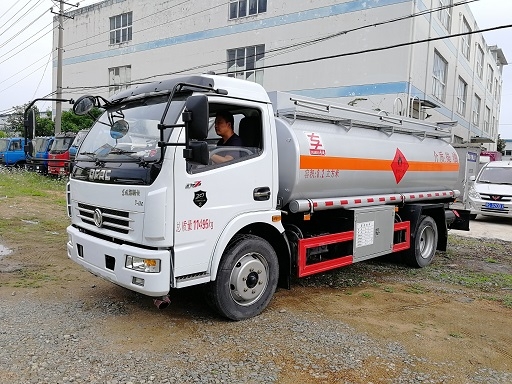 東風(fēng)多利卡8噸小型加油車，同威牌油罐車，可定做，支持改裝