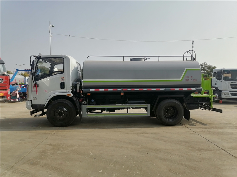 灑水車后壓塵工作圖片_華神苗圃灑水車價格灑水車