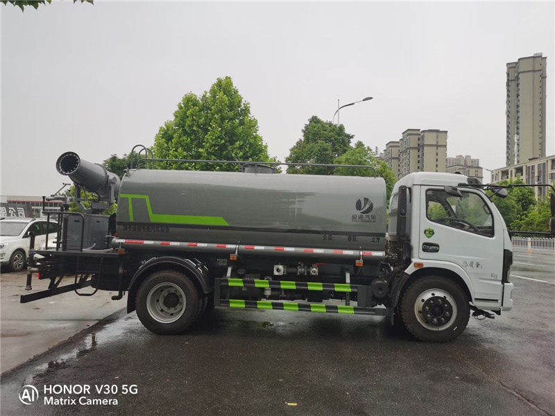 灑水車鴨嘴噴頭_福瑞卡9噸灑水車灑水車