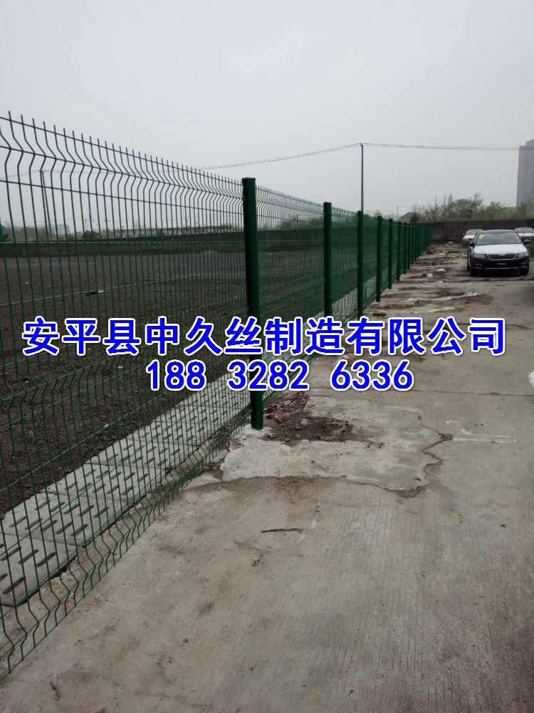 镀锌铁丝网片 公路护栏网片公路隔离栅防护网镀锌钢丝网厂