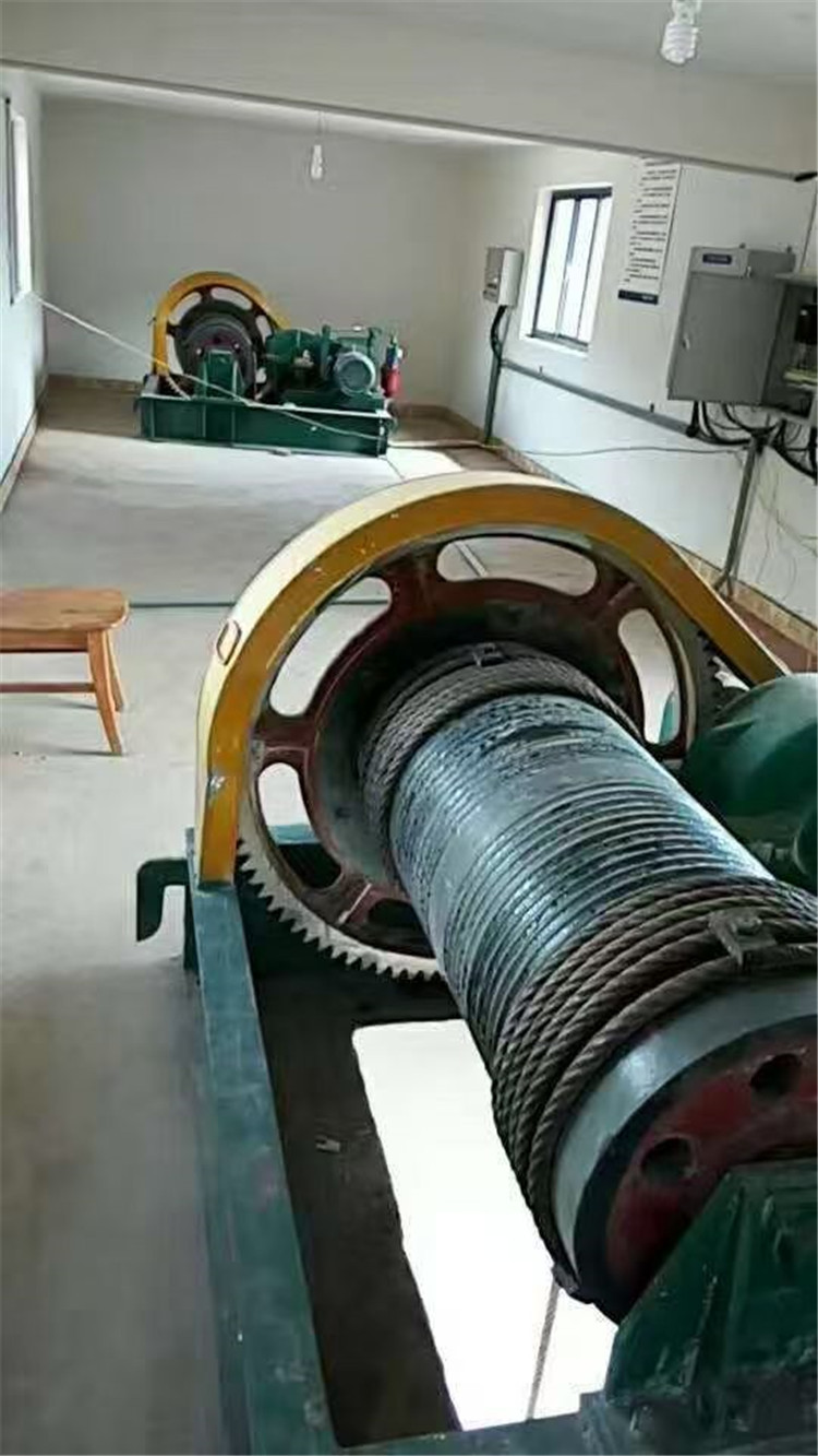 QHT型卷揚(yáng)式啟閉機(jī)