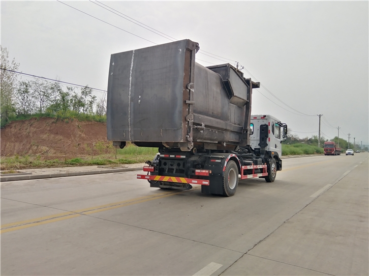 榮縣勾臂垃圾車銷售點_垃圾車哪里有賣