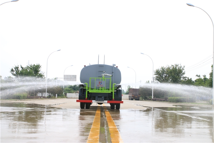 小吨位洒水车厂家-洒水车地址新报价2022已更新(今日/行情）