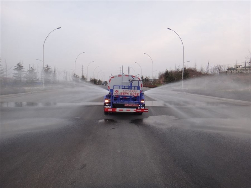 阿勒泰地區(qū)遠(yuǎn)程噴霧降塵車***直銷新聞