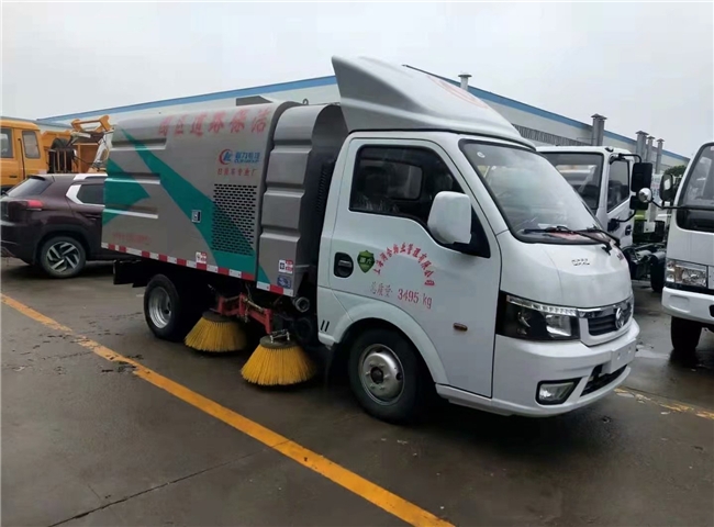 天錦8噸真空吸式掃路車(chē)銷(xiāo)售電話(huà)